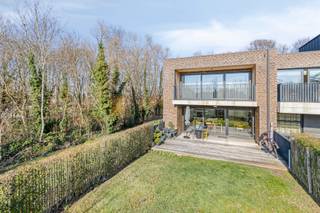 Immo Pické biedt U dit gunstig gelegen recent gelijkvloers-appartement (2017) aan gelegen in de nabijheid van openbaar vervoer en de...