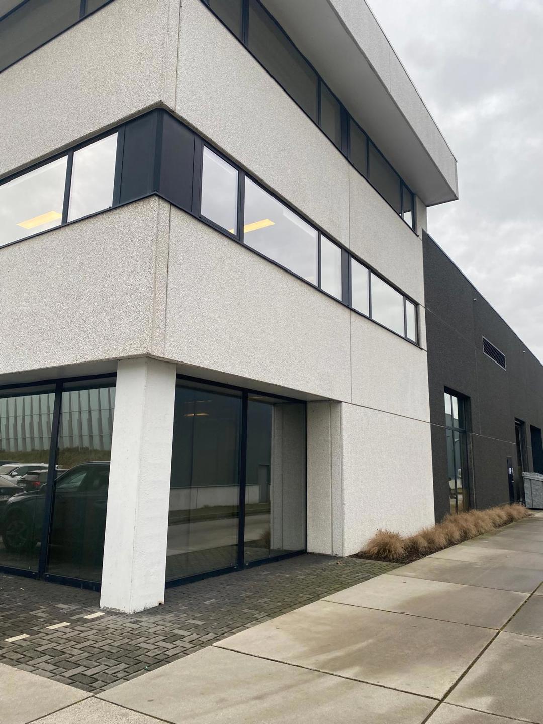 Kantoorruimte 310m² met aansluitend magazijn 216m² in Burcht - foto 2