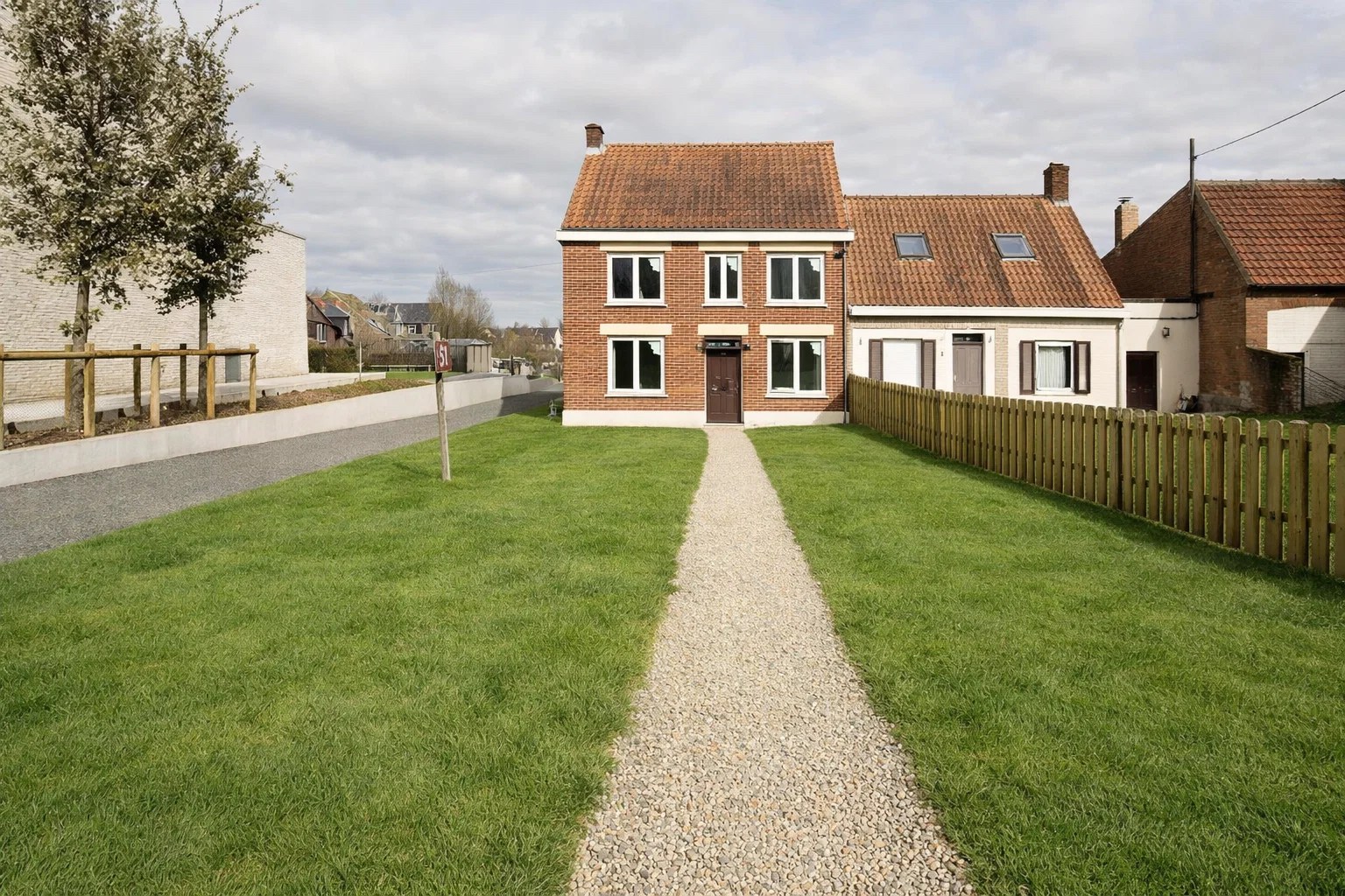 Verder te renoveren woning op toplocatie in Lichtervelde - foto 1