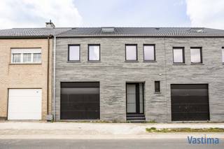Welkom in jouw toekomstige thuis: een bijzonder ruime, lichtrijke en tijdloze nieuwbouwwoning met tuin en inpandige garage. Deze woning biedt...